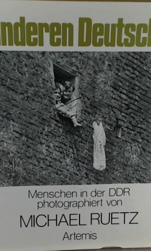 Im anderen Deutschland. Menschen in der DDR, photographiert von Michael Ruetz. Mit dem Aufsatz Stockfremd von Thomas Brasch.
