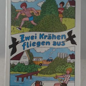 Zwei Krähen fliegen aus