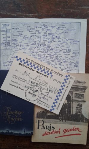 Paris unter deutscher Besatzung 1941/42 – 2 Reiseführer und Militär-Ausweis – 3 Originale